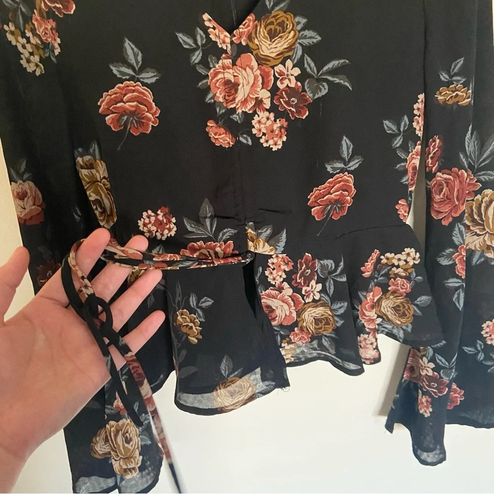 Altar’d State Small Floral Long Sleeve Cropped Top - Picture 5 of 8